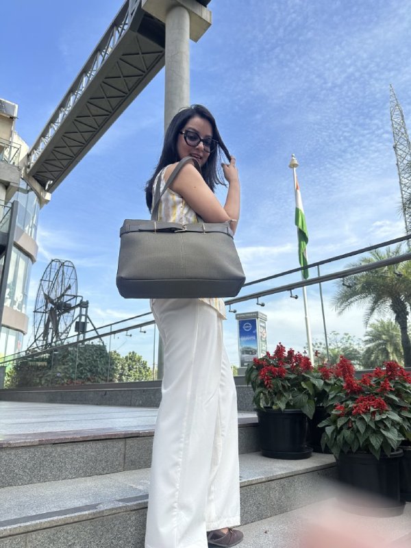 CrossKulture - GrandTrendy Tote Bag front view with model