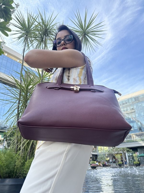 CrossKulture - MaxiTrendy Tote Bag front view with model