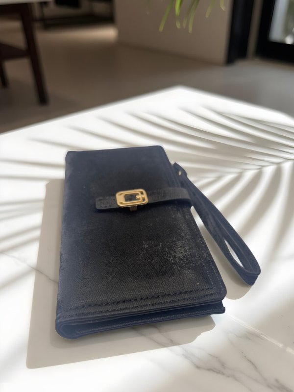 CrossKulture -NoirCarry lightweight long wallet side view