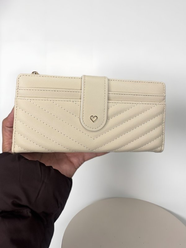 CrossKulture - ChicCarry lightweight long wallet front view in model hand