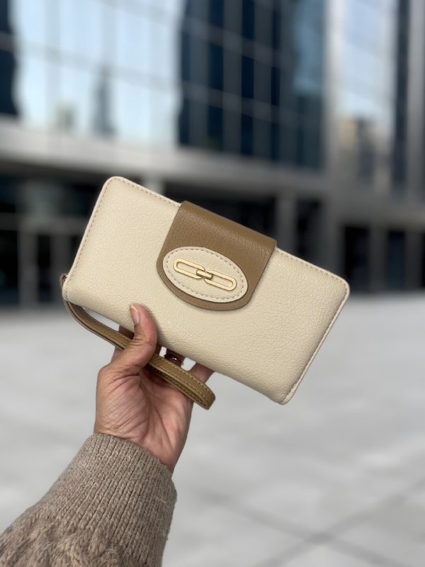 CrossKulture - GracefulCarry lightweight long wallet front view in model hand