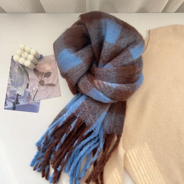 CrossKulture - WinterHug lightweight long wool scarf knot view