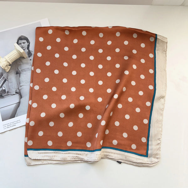 PolkaMuse (70X70 cms)