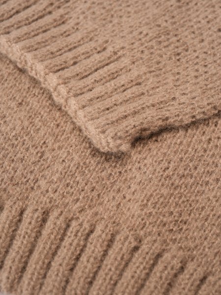 CrossKulture - CozyKnot lightweight wool scarf fabric detailing view