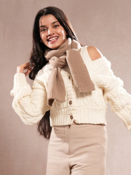 CrossKulture - CozyKnot lightweight wool scarf model view