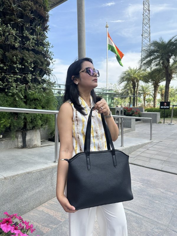 CrossKulture - MoreTrendy Tote Bag back view model image