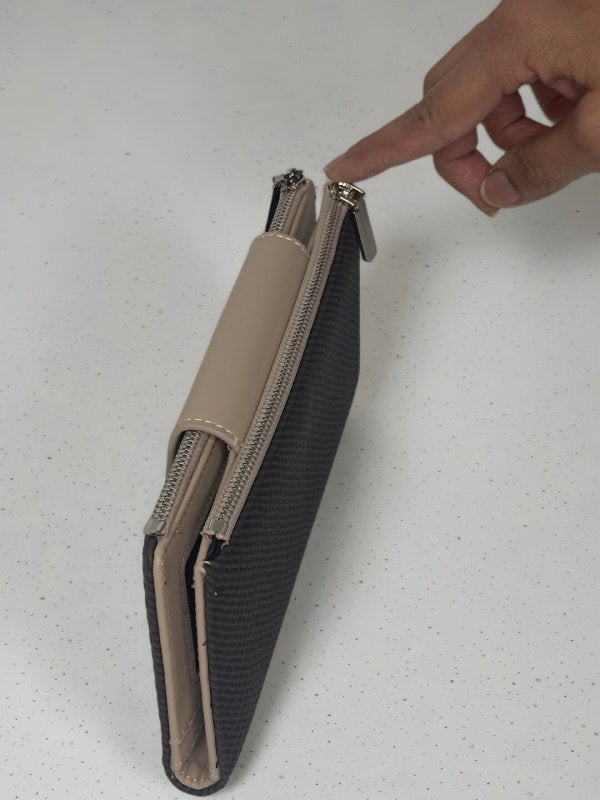 CrossKulture -GrandCarry lightweight long wallet view from above