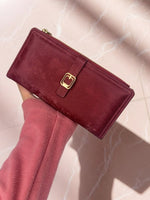 CrossKulture -SuppleCarry lightweight long wallet front view in model hand
