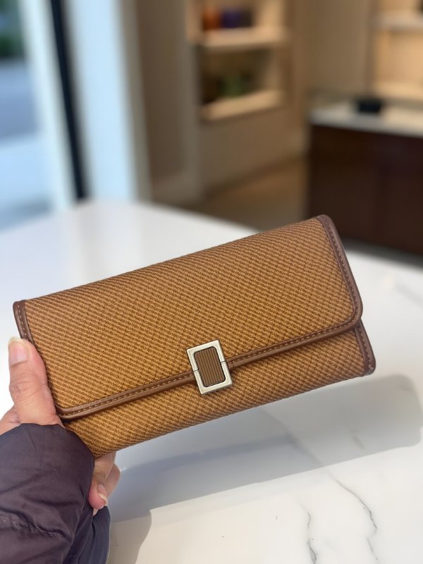 CrossKulture -IconicCarry lightweight long wallet front view in model hand
