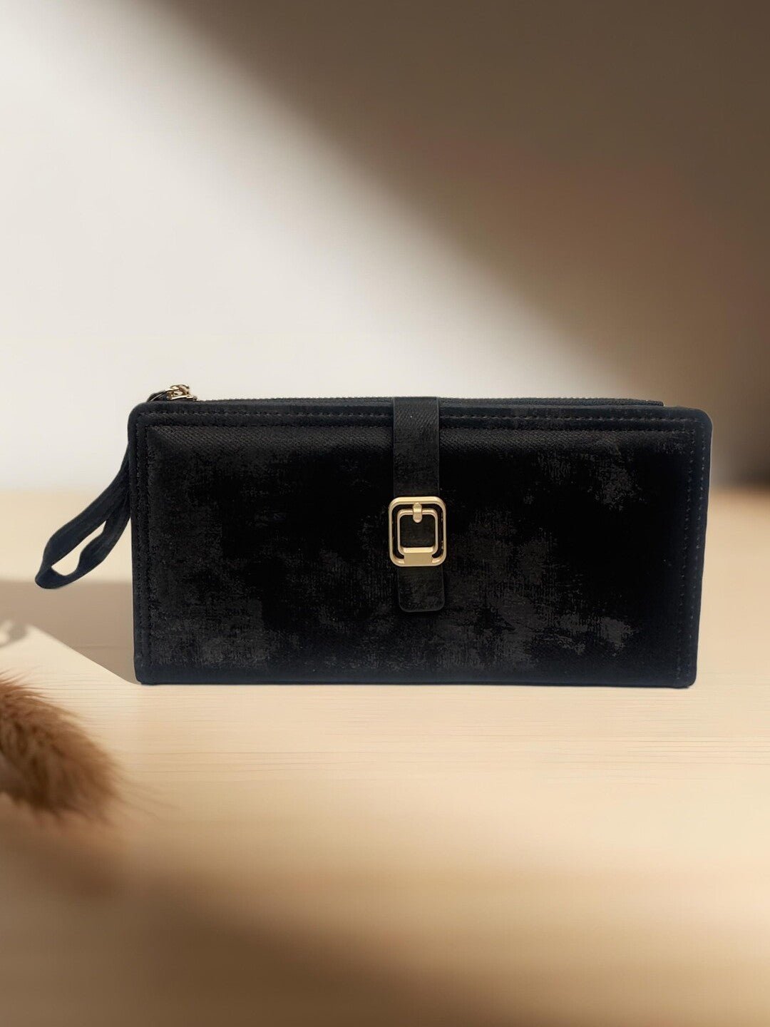 CrossKulture -NoirCarry lightweight long wallet front view