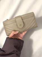 CrossKulture - SleekCarry lightweight long wallet front view in model hands