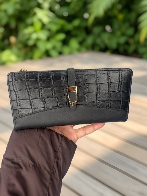 CrossKulture - ElegantCarry lightweight long wallet front view in model hand