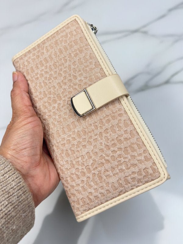 CrossKulture - DuskyCarry lightweight long wallet front view in model hand