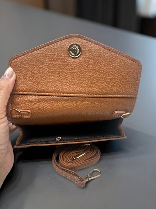 CrossKulture - DashSling handbag interior with zip compartment and storage pocket