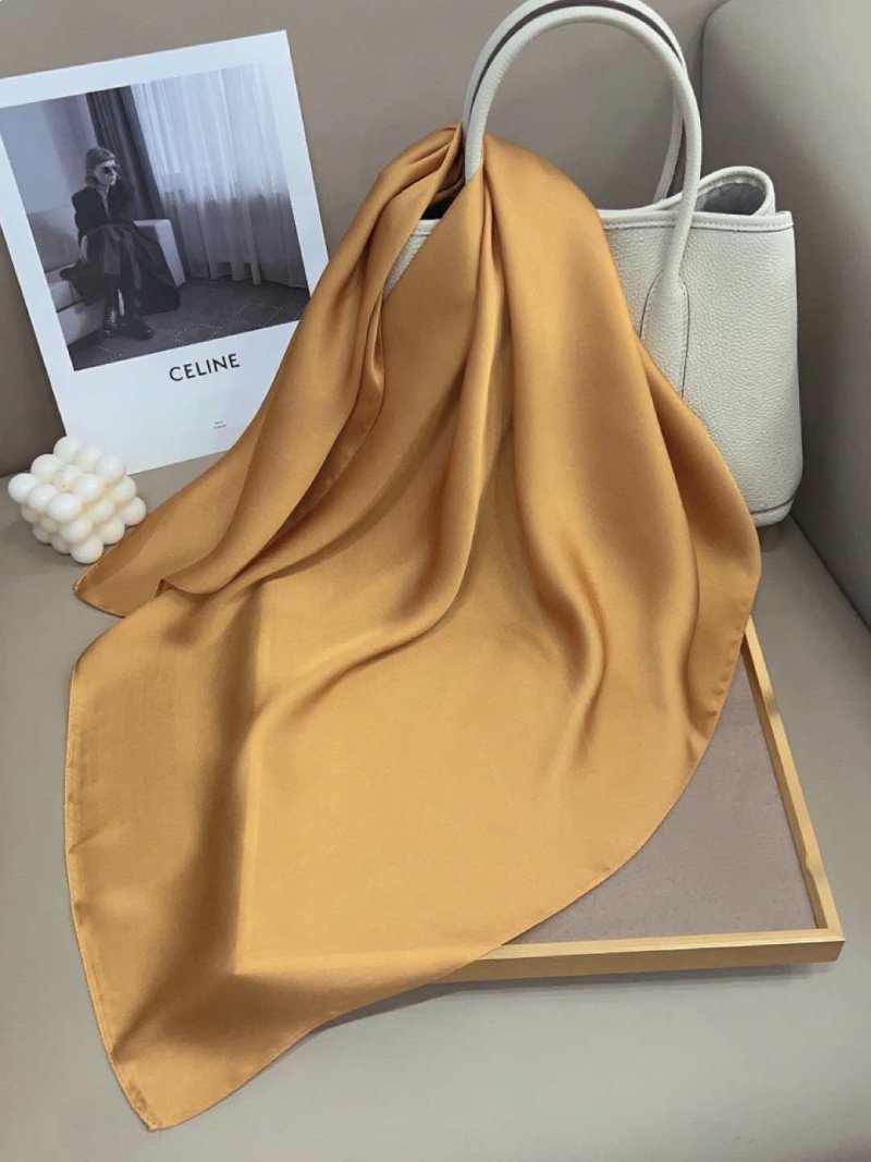 GoldenHue (70X70 cms)