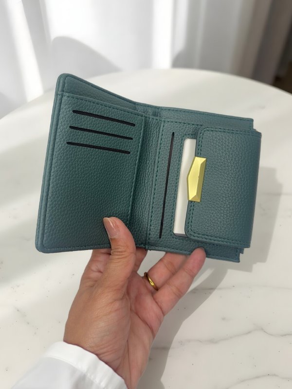 CrossKulture - TrendyCrush lightweight small wallet in hand inner view