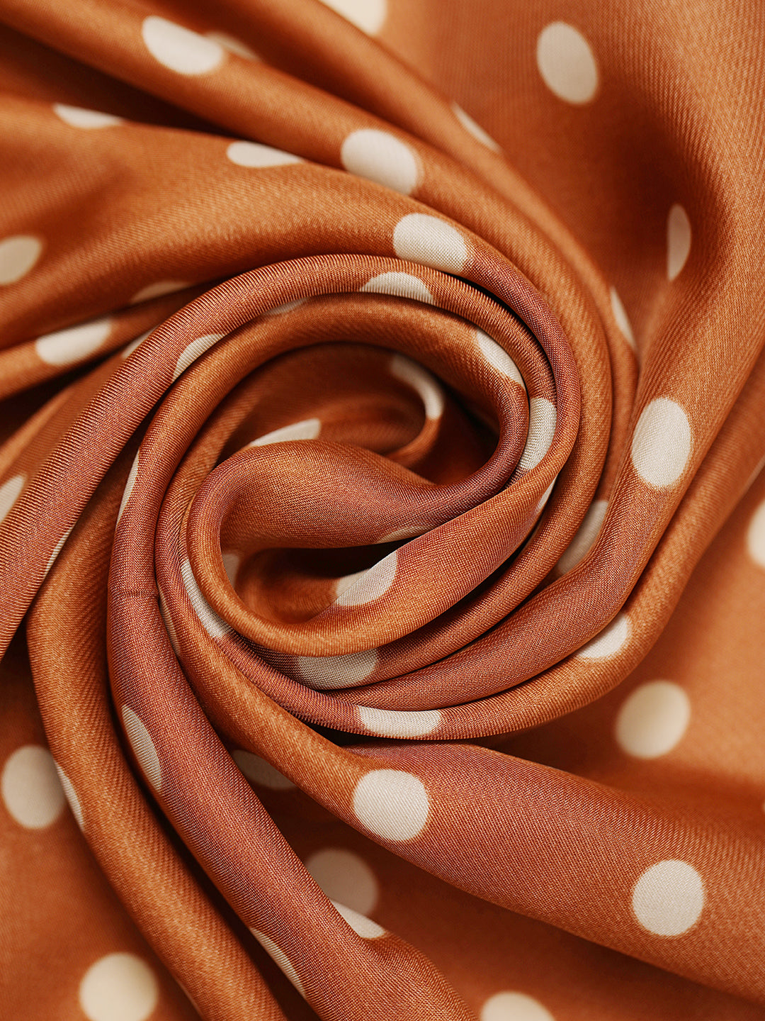 PolkaMuse (70X70 cms)